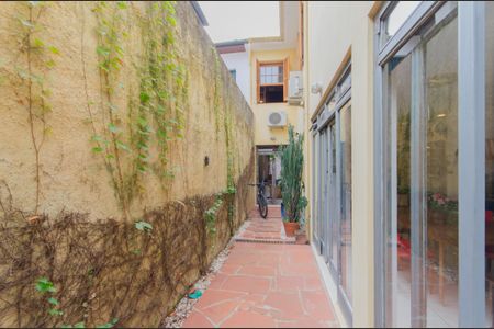 Casa à venda com 200m², 3 quartos e 2 vagas Casa à venda com 200m², 3 quartos e 2 vagasQuintal