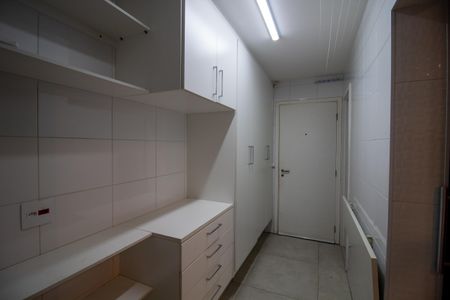 Apartamento para alugar com 171m², 3 quartos e 3 vagas Apartamento para alugar com 171m², 3 quartos e 3 vagasÁrea de Serviço