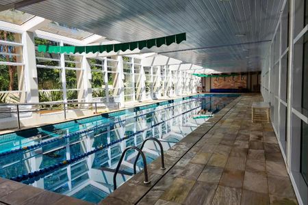 Apartamento para alugar com 171m², 3 quartos e 3 vagas Apartamento para alugar com 171m², 3 quartos e 3 vagasÁrea comum - Piscina