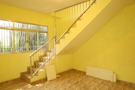 Sala  de casa à venda com 3 quartos, 147m² em Vila Carmosina, São Paulo