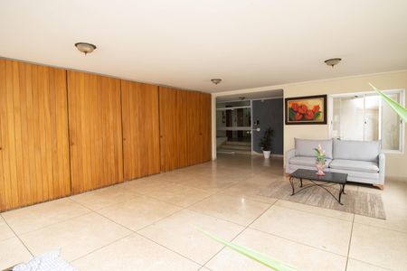 Apartamento à venda com 277m², 2 quartos e 1 vaga Apartamento à venda com 277m², 2 quartos e 1 vagaHall social