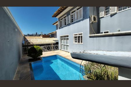 Casa à venda com 280m², 5 quartos e 4 vagas