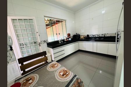 Casa à venda com 284m², 3 quartos e 2 vagas
