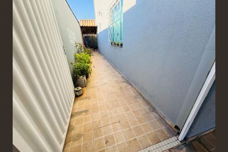 Casa à venda com 284m², 3 quartos e 2 vagas