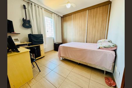 Casa à venda com 3 quartos, 284m² em Sinimbu, Belo Horizonte