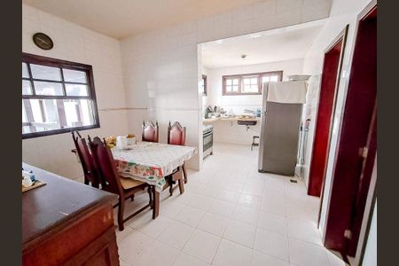 Casa à venda com 4 quartos, 400m² em Camboinhas, Niterói