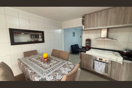 Casa à venda com 131m², 2 quartos e 2 vagas Casa à venda com 131m², 2 quartos e 2 vagasCozinha