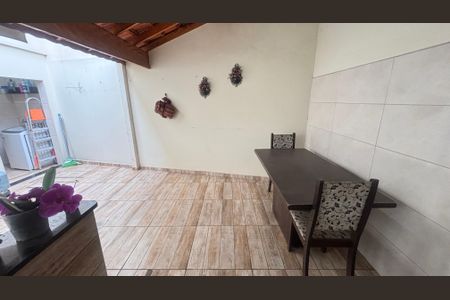 Casa à venda com 131m², 2 quartos e 2 vagas Casa à venda com 131m², 2 quartos e 2 vagasQuintal