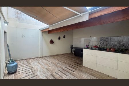 Casa à venda com 131m², 2 quartos e 2 vagas Casa à venda com 131m², 2 quartos e 2 vagasQuintal
