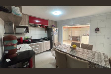 Casa à venda com 131m², 2 quartos e 2 vagas Casa à venda com 131m², 2 quartos e 2 vagasCozinha