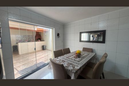 Casa à venda com 131m², 2 quartos e 2 vagas Casa à venda com 131m², 2 quartos e 2 vagasCozinha