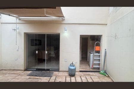 Casa à venda com 131m², 2 quartos e 2 vagas Casa à venda com 131m², 2 quartos e 2 vagasQuintal