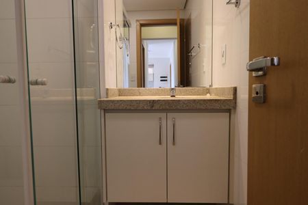 Apartamento para alugar com 65m², 2 quartos e 2 vagas Apartamento para alugar com 65m², 2 quartos e 2 vagasBanheiro