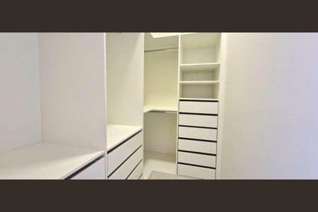 Casa de condomínio à venda com 201m², 4 quartos e 4 vagas