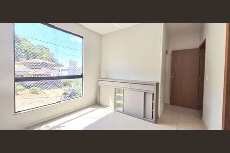 Casa de condomínio à venda com 201m², 4 quartos e 4 vagas