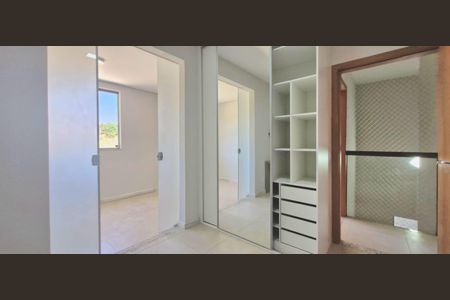 Casa de condomínio à venda com 201m², 4 quartos e 4 vagas