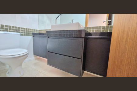 Casa de condomínio à venda com 201m², 4 quartos e 4 vagas