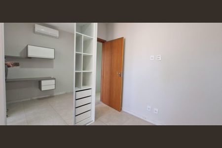 Casa de condomínio à venda com 201m², 4 quartos e 4 vagas