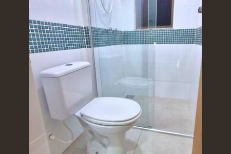 Casa de condomínio à venda com 201m², 4 quartos e 4 vagas