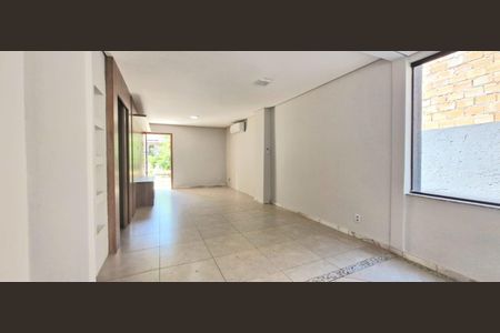 Casa de condomínio à venda com 201m², 4 quartos e 4 vagas
