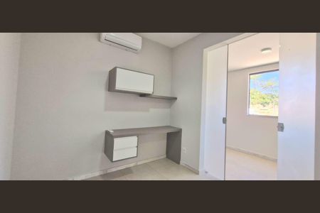 Casa de condomínio à venda com 201m², 4 quartos e 4 vagas