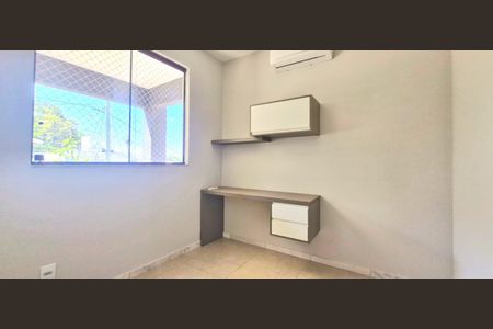 Casa de condomínio à venda com 201m², 4 quartos e 4 vagas