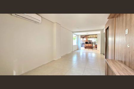 Casa de condomínio à venda com 201m², 4 quartos e 4 vagas