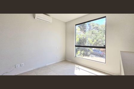 Casa de condomínio à venda com 201m², 4 quartos e 4 vagas