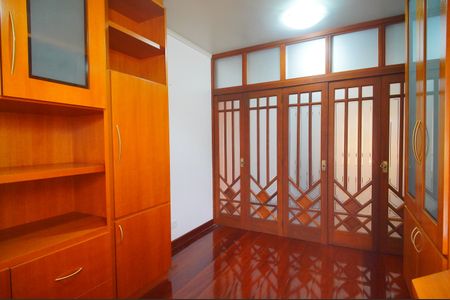 Casa à venda com 459m², 3 quartos e 6 vagasEscritório