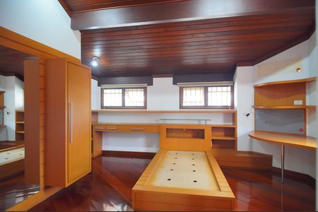 Casa à venda com 459m², 3 quartos e 6 vagasSuíte 2