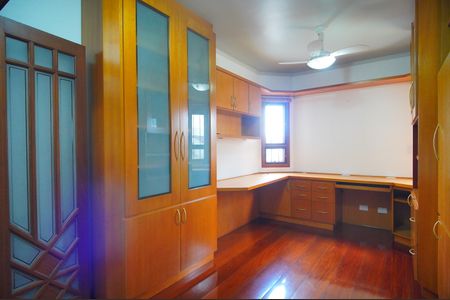 Casa à venda com 459m², 3 quartos e 6 vagasEscritório