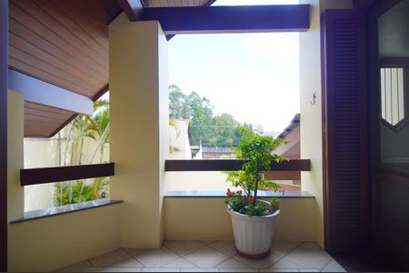 varanda da sala 2 de casa para alugar com 3 quartos, 459m² em São José, São Leopoldo