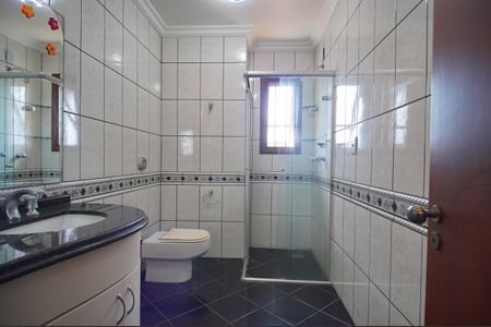 Casa à venda com 459m², 3 quartos e 6 vagasBanheiro da Suíte 2