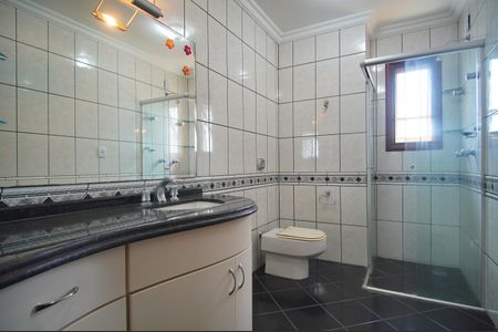 Casa à venda com 459m², 3 quartos e 6 vagasBanheiro da Suíte 2