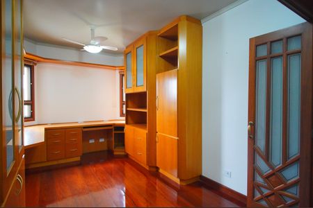 Casa à venda com 459m², 3 quartos e 6 vagasEscritório