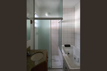 Casa para alugar com 267m², 4 quartos e 3 vagas Casa para alugar com 267m², 4 quartos e 3 vagasBanheiro da Suíte