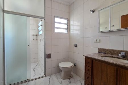 Casa para alugar com 267m², 4 quartos e 3 vagas Casa para alugar com 267m², 4 quartos e 3 vagasBanheiro Social