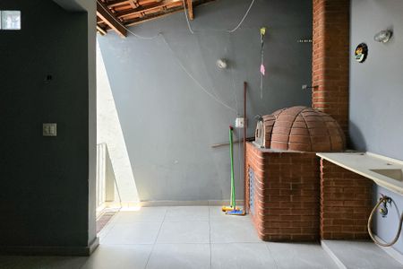 Casa para alugar com 267m², 4 quartos e 3 vagas Casa para alugar com 267m², 4 quartos e 3 vagasÁrea - Churrasqueira