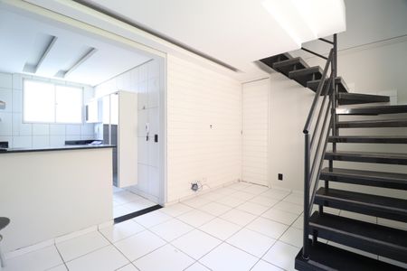Sala de apartamento para alugar com 2 quartos, 100m² em Santa Mônica, Uberlândia