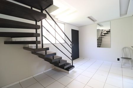 Sala de apartamento para alugar com 2 quartos, 100m² em Santa Mônica, Uberlândia