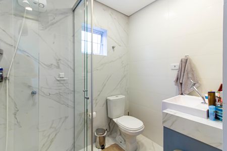 Casa à venda com 450m², 4 quartos e 6 vagas Casa à venda com 450m², 4 quartos e 6 vagasBanheiro da Suíte 1