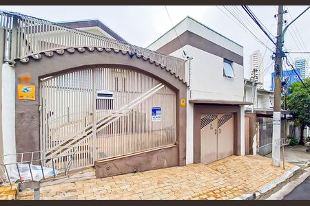 Casa à venda com 450m², 4 quartos e 6 vagas Casa à venda com 450m², 4 quartos e 6 vagasFachada + Plaquinha