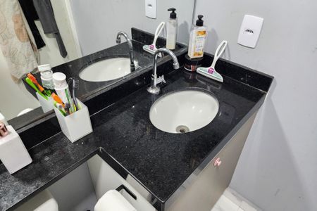 Apartamento à venda com 47m², 2 quartos e 1 vaga Apartamento à venda com 47m², 2 quartos e 1 vagaBanheiro Social