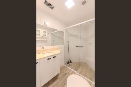 Studio para alugar com 32m², 1 quarto e 1 vaga Studio para alugar com 32m², 1 quarto e 1 vagaBanheiro