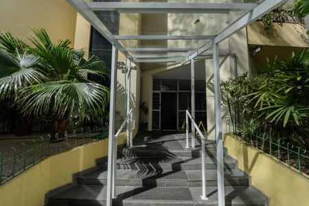 Studio para alugar com 32m², 1 quarto e 1 vaga Studio para alugar com 32m², 1 quarto e 1 vagaFachada