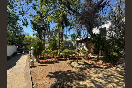 Casa à venda com 385m², 4 quartos e 8 vagasQuintal