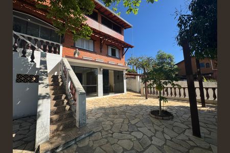 Casa à venda com 385m², 4 quartos e 8 vagasQuintal