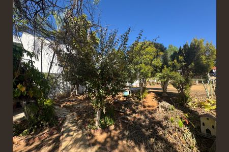 Casa à venda com 385m², 4 quartos e 8 vagasQuintal