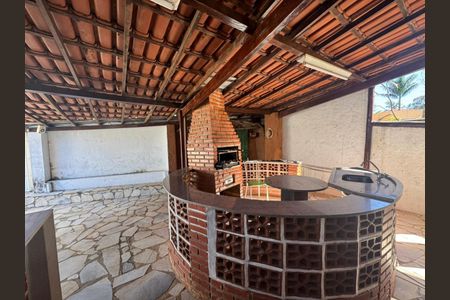 Casa à venda com 385m², 4 quartos e 8 vagasChurrasqueira