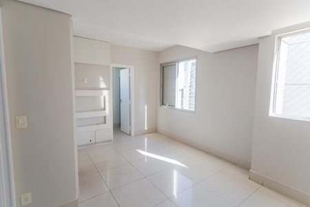 Apartamento à venda com 75m², 2 quartos e 1 vagaSuíte
